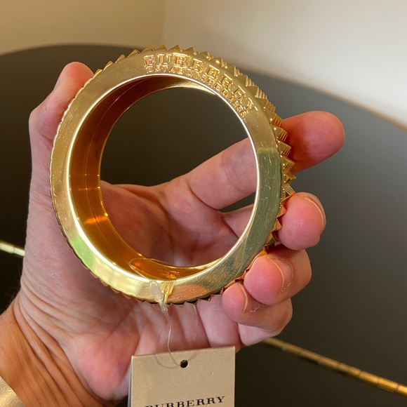 NWT Authentic Luxury Minimalist RARE Burberry gold plated spiked bangle/bracelet - Picture 11 of 17